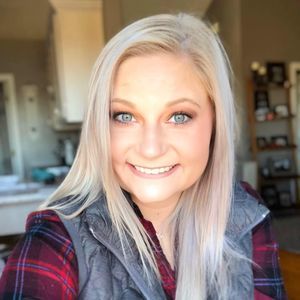 Meet your Posher, Hallie